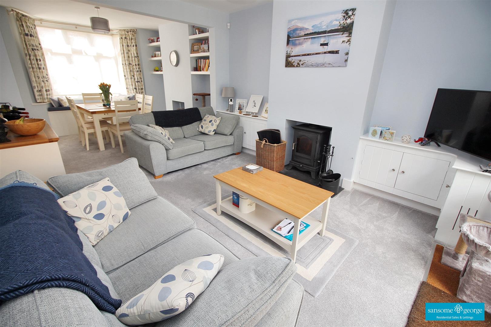 4 bed property in Western Elms Avenue, Reading